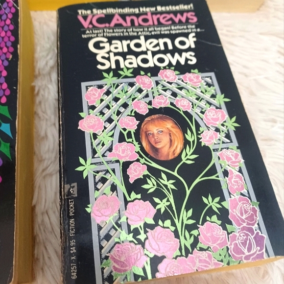 V.C ANDREWS Flowers In The Attic Series - Picture 6 of 9